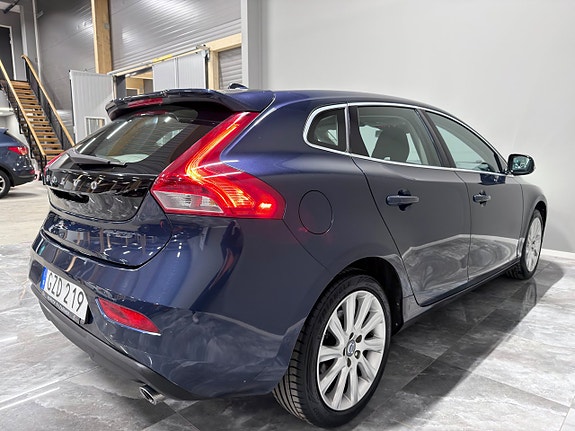 Volvo V40 7 of 26