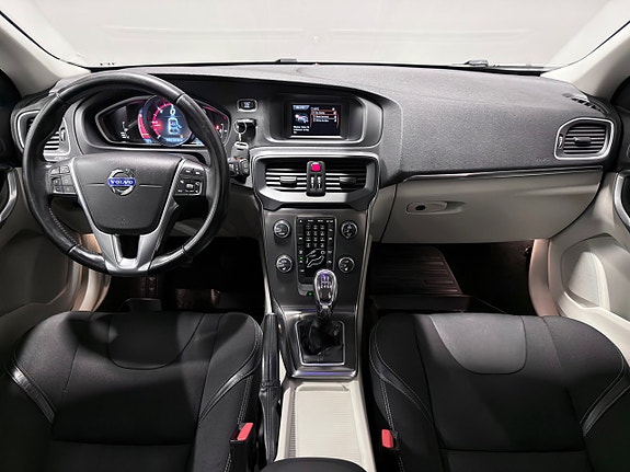Volvo V40 19 of 26