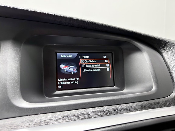 Volvo V40 15 of 26
