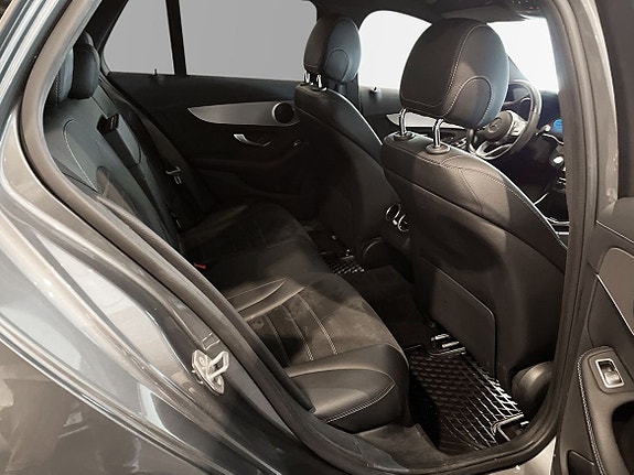 Mercedes-Benz C300 8 of 10