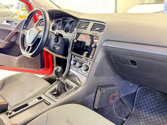 Volkswagen Golf VII 9 of 18