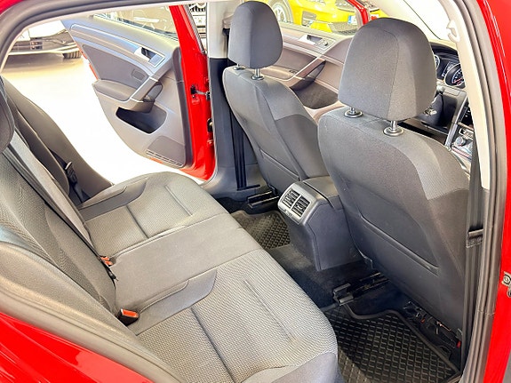 Volkswagen Golf VII 11 of 18