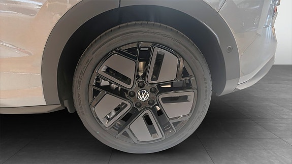 Volkswagen T-Roc 6 of 13