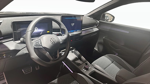 Volkswagen T-Roc 7 of 13