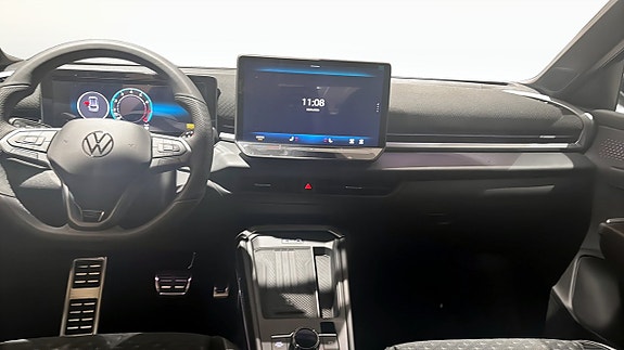 Volkswagen T-Roc 10 of 13