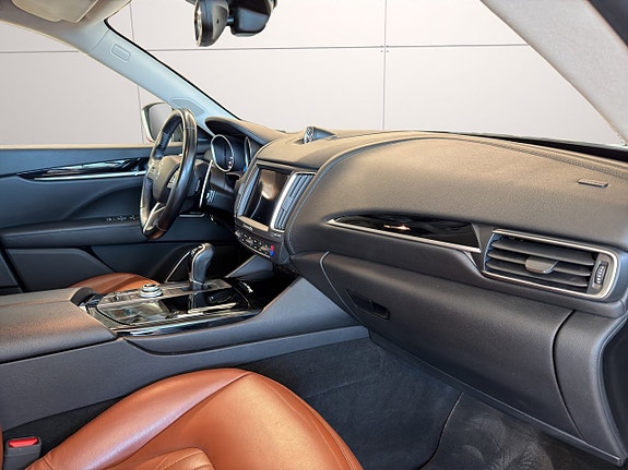 Maserati Levante 10 of 27