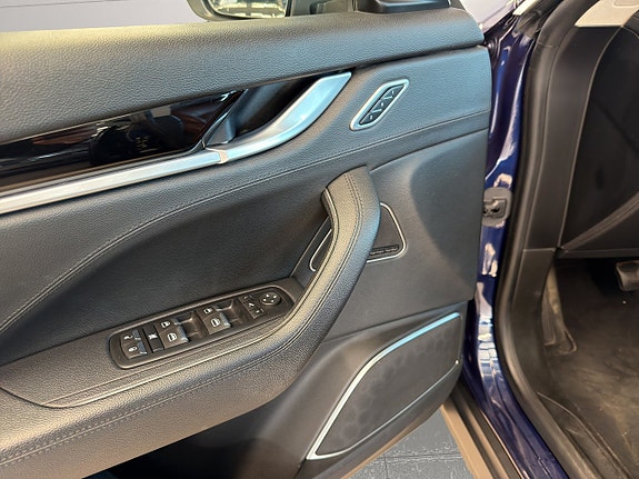 Maserati Levante 18 of 27