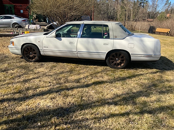 Cadillac Deville 2 of 5