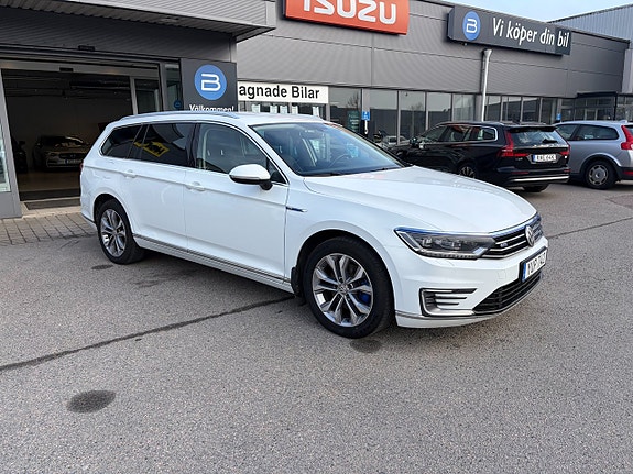 Volkswagen Passat 2 of 5