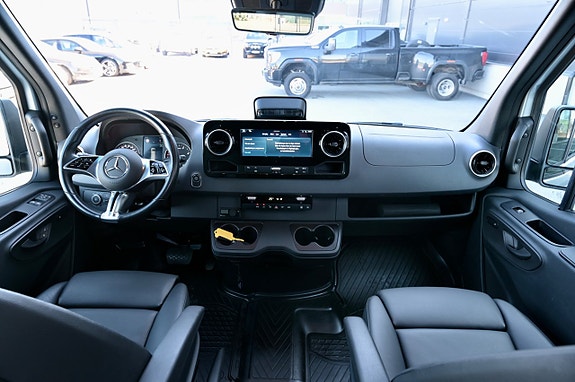Mercedes-Benz Sprinter 319 14 of 19