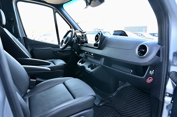 Mercedes-Benz Sprinter 319 13 of 19