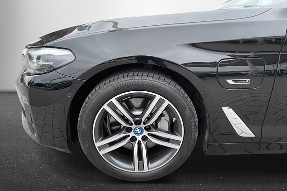 BMW 530e 16 of 30