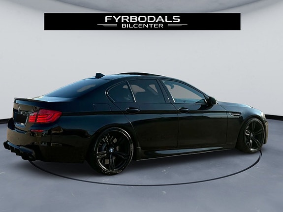 BMW M5 3 of 5