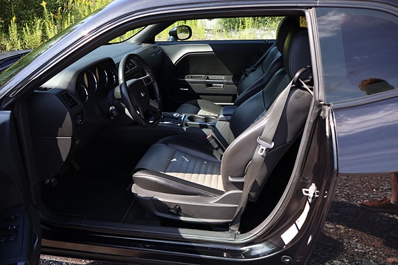 Dodge Challenger 7 of 10