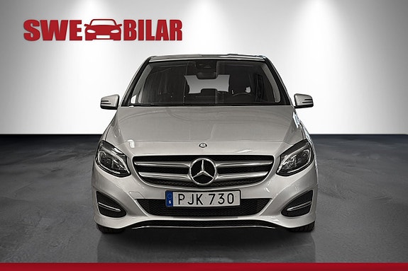 Mercedes-Benz B200 2 of 5