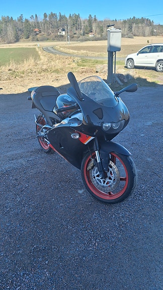 Aprilia RS 125 2 of 3