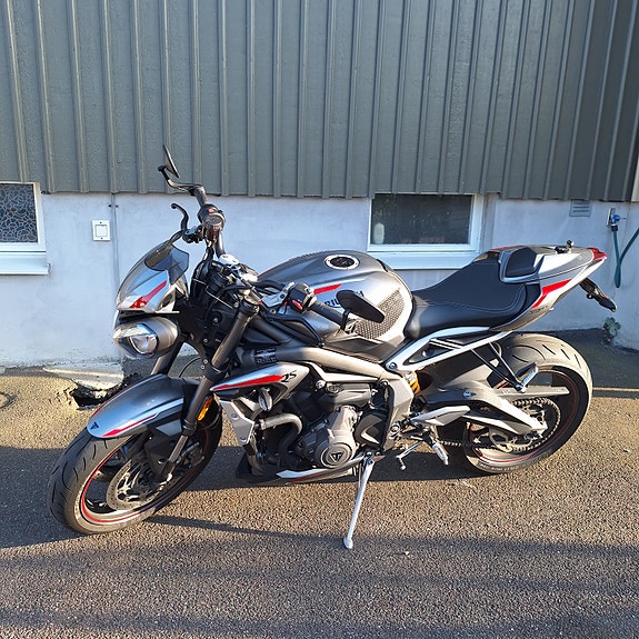 Triumph STREET  LE RS 6 of 9