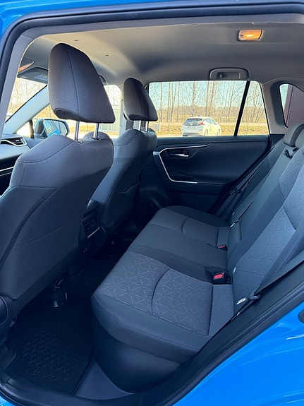 Toyota RAV4 13 of 19