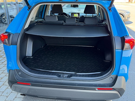 Toyota RAV4 7 of 19