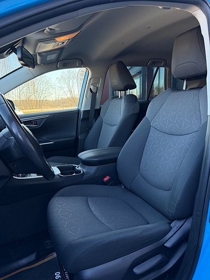 Toyota RAV4 12 of 19