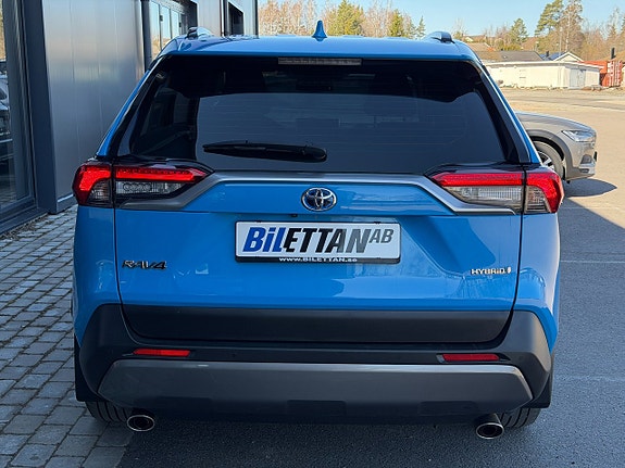 Toyota RAV4 6 of 19