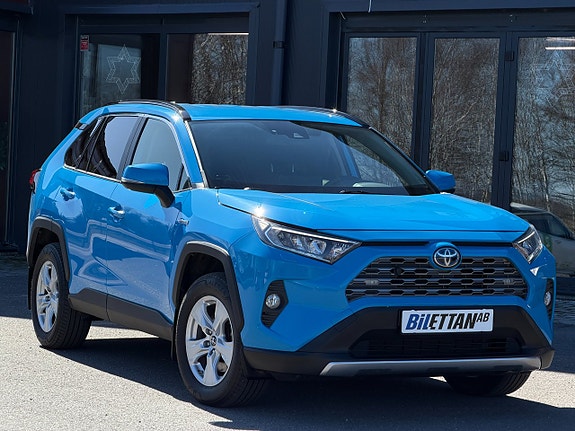 Toyota RAV4 2 of 19