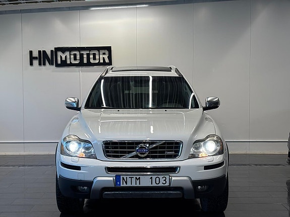 Volvo XC90 3 of 26