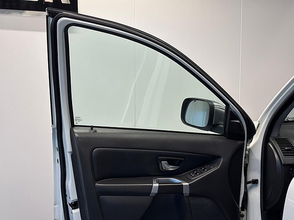 Volvo XC90 11 of 26