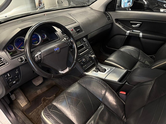 Volvo XC90 10 of 26