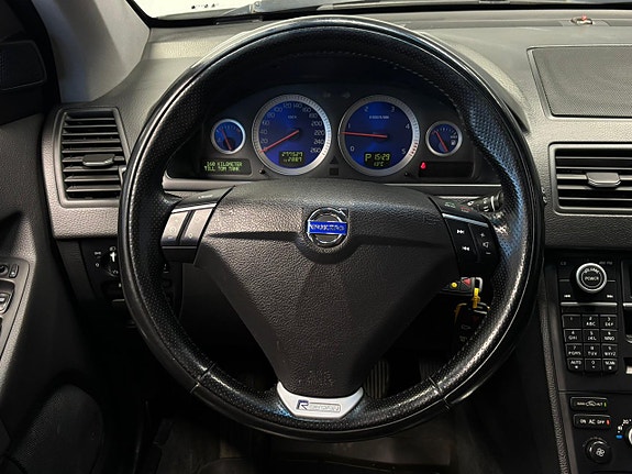 Volvo XC90 16 of 26