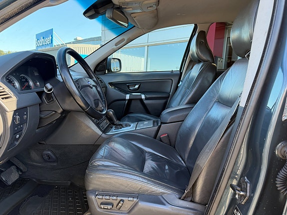 Volvo XC90 5 of 9