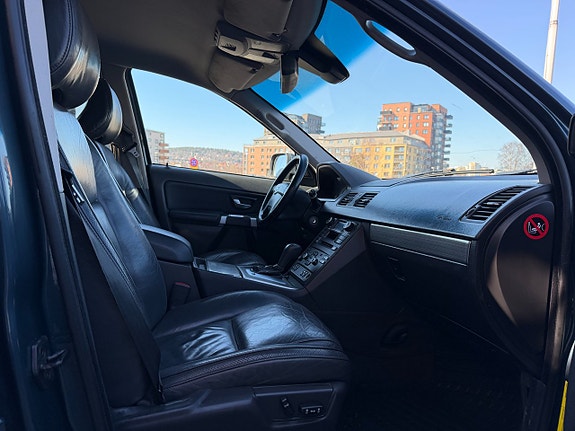 Volvo XC90 6 of 9