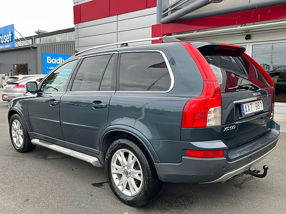 Volvo XC90 3 of 9