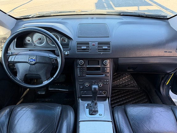 Volvo XC90 4 of 9