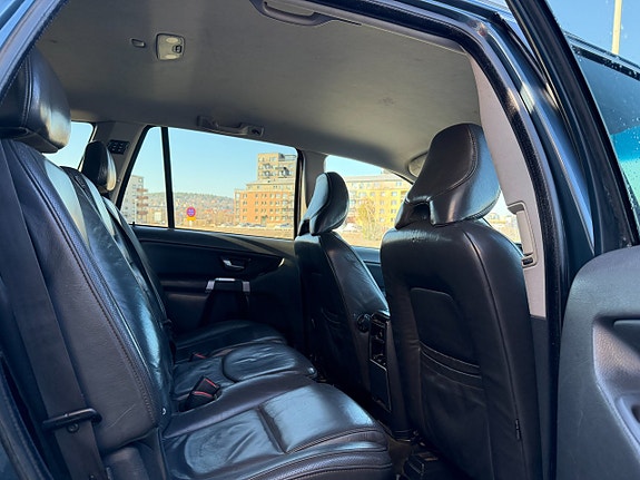 Volvo XC90 7 of 9