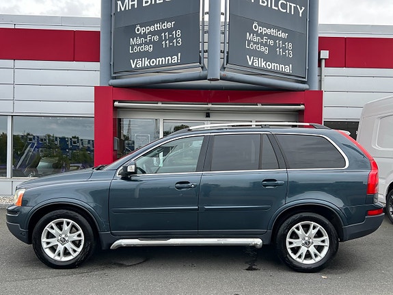 Volvo XC90 2 of 9