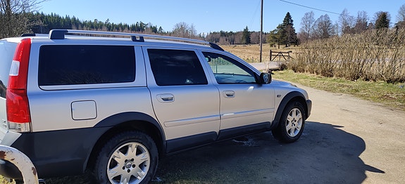 Volvo XC70 2 of 5