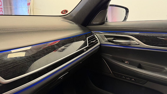 BMW 745e 11 of 23