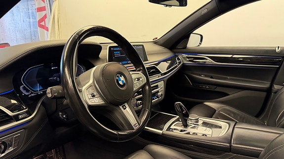 BMW 745e 14 of 23