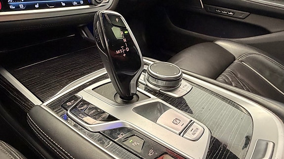 BMW 745e 16 of 23