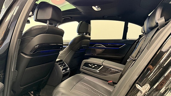 BMW 745e 17 of 23