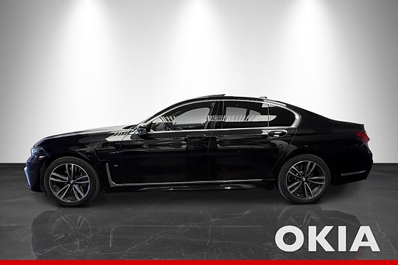 BMW 745e 3 of 5