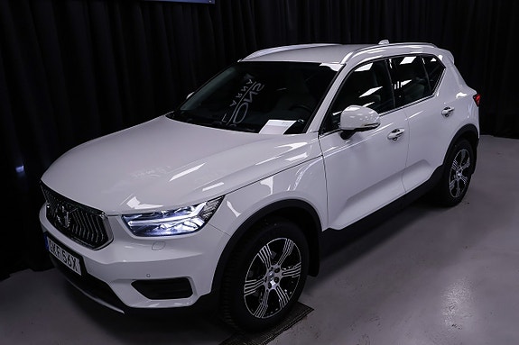Volvo XC40 4 of 5