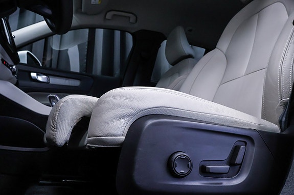 Volvo XC40 10 of 30