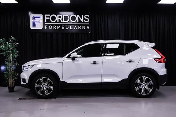Volvo XC40 2 of 5
