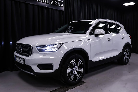 Volvo XC40 3 of 5