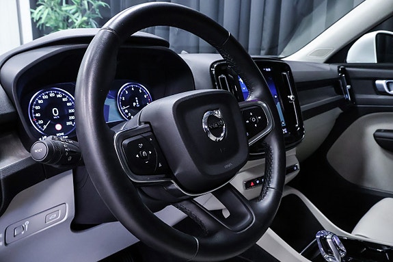 Volvo XC40 13 of 30