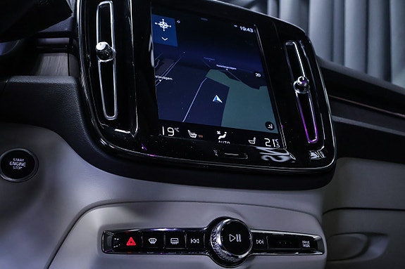 Volvo XC40 17 of 30