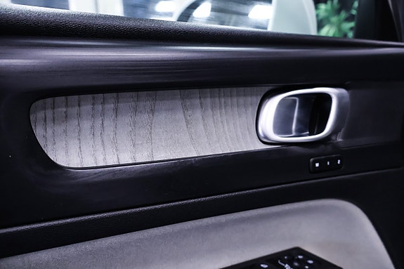 Volvo XC40 14 of 30