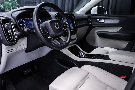 Volvo XC40 12 of 30